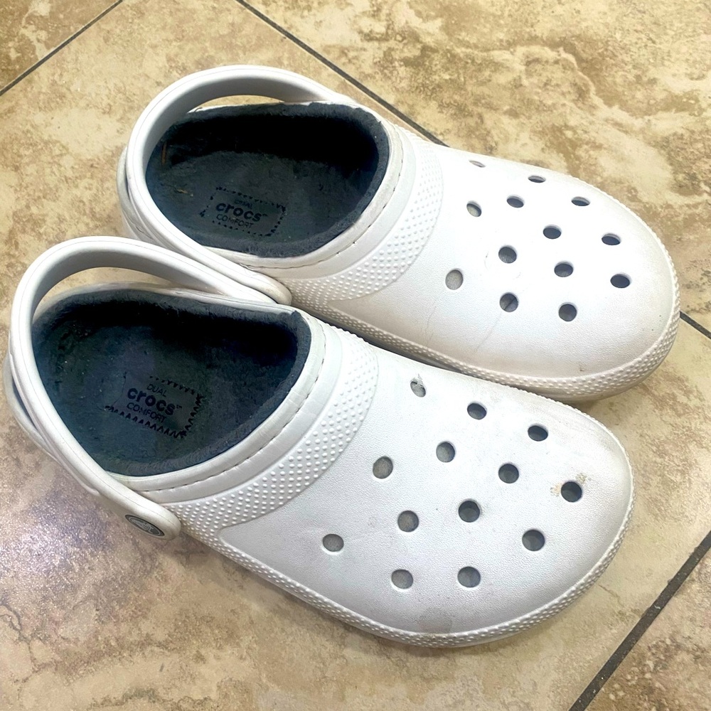 Dual Crocs Comfort in White Size 8 in women’s